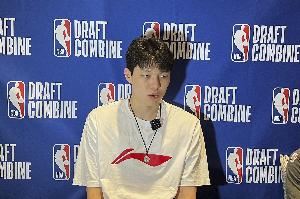 🧐孔德昕：杨瀚森在参加选秀大会前 还有球队要对其面对面考察